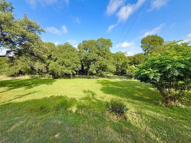 909 Center CIR