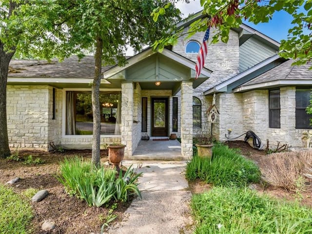 909 Dartmoor Dr