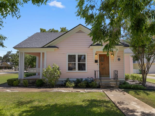 909 E Liberty Ave
