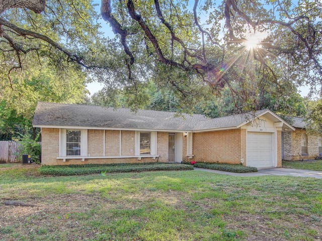 909 Glen Oak Dr