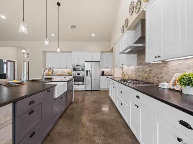 909 Highland Spring Ln