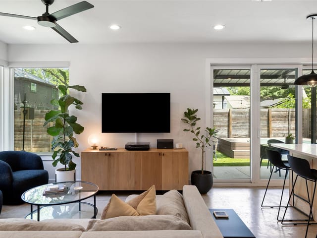 909 Mansell Ave Unit #2