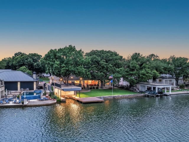 909 Red Sails DR
