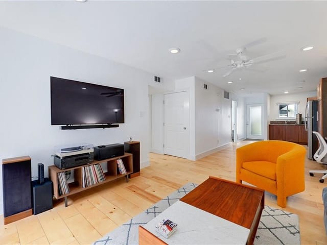 909 Reinli St Unit #112