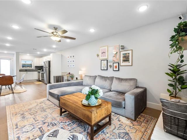 909 Reinli St Unit #215