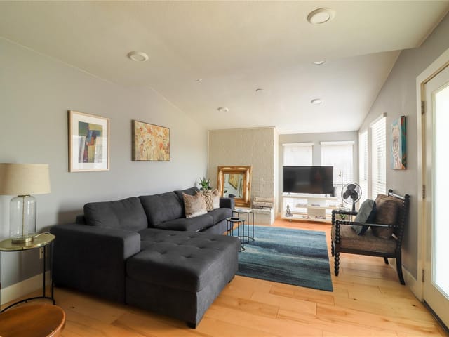 909 Reinli ST Unit #221