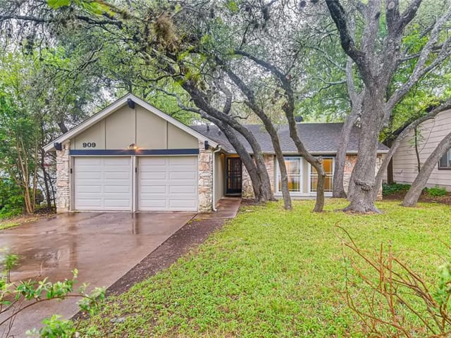 909 Stoneoak Ln