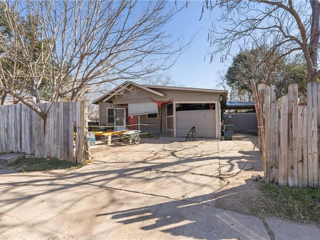 909 Vargas Rd