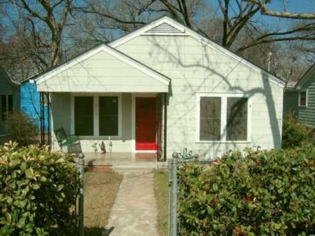 910 MONROE ST W