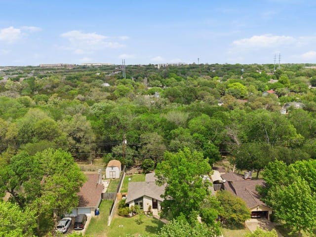 910 River Oaks Dr