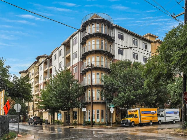 910 W 25th St Unit #301