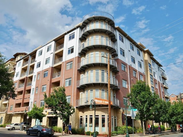 910 W 25th St Unit #303