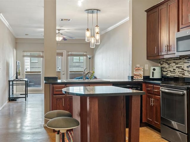 910 W 25th St Unit #304