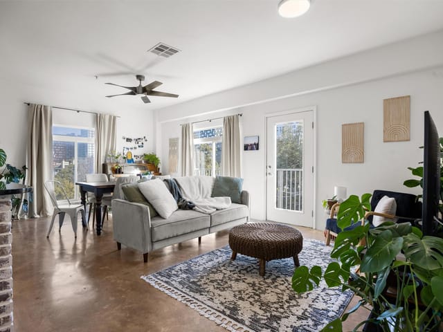 910 W 25th St Unit #407