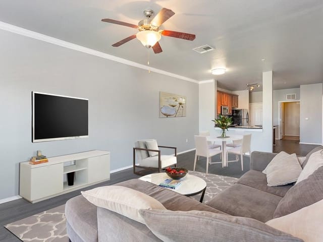 910 W 25th St Unit #504