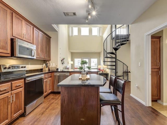 910 W 25th St Unit #605