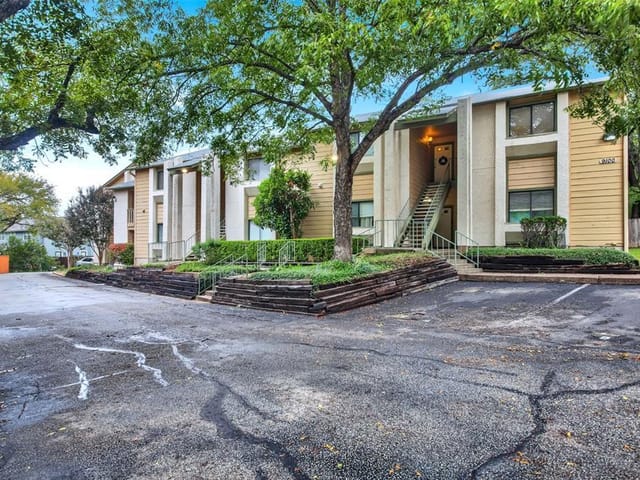 9100 Mountain Ridge DR Unit #102