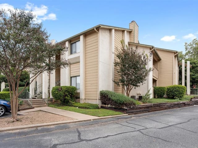 9100 Mountain Ridge DR Unit #105