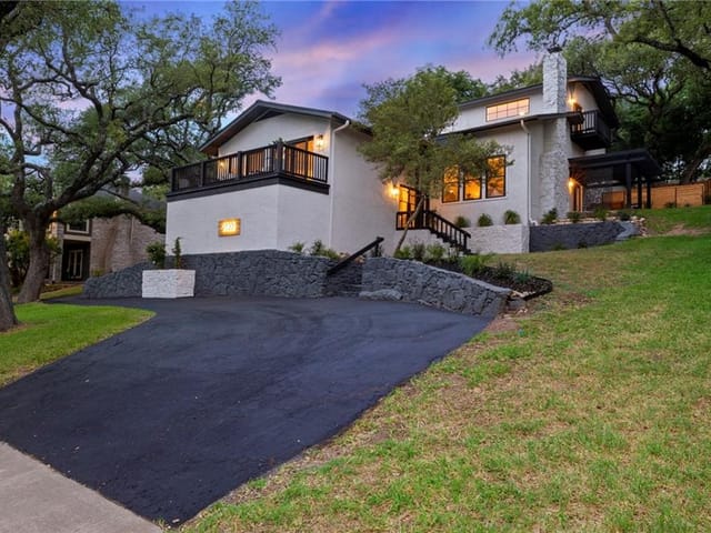 9102 Spring Lake Dr
