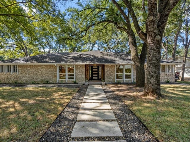 9103 Clearock Dr