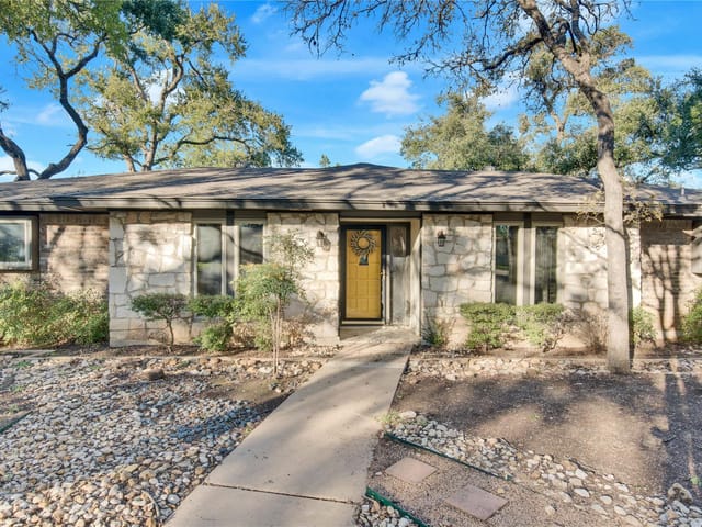 9104 Clearock Dr