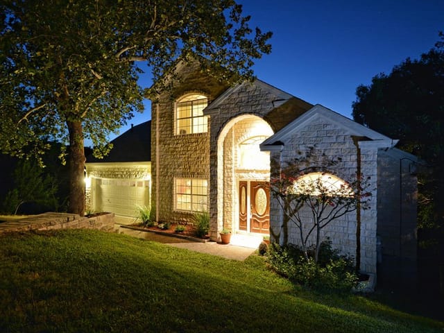 9104 Echo Point Cv