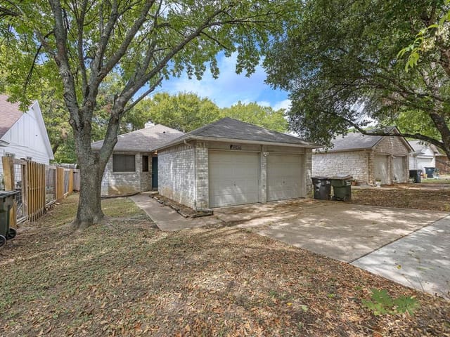 9104 Wellesley Dr