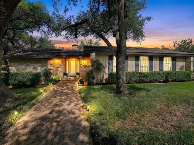 9105 Balcones Club Dr