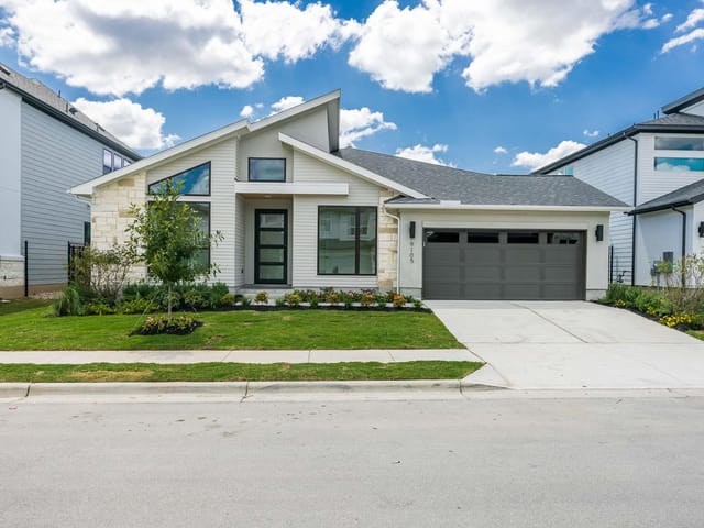 9105 Flatbush DR
