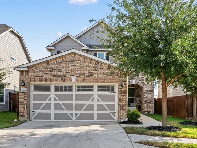 9109 Golden Leaf Dr