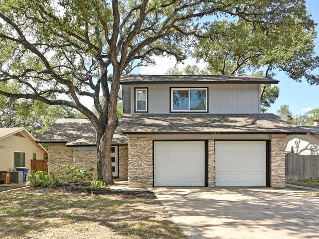 911 Acorn Oaks Dr