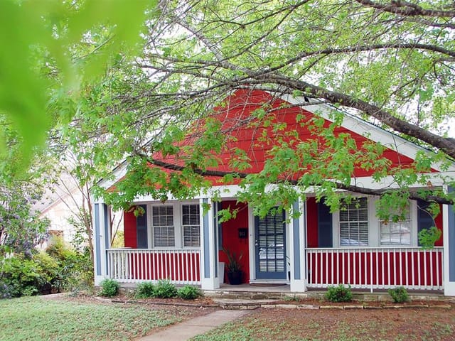 911 Kinney Ave