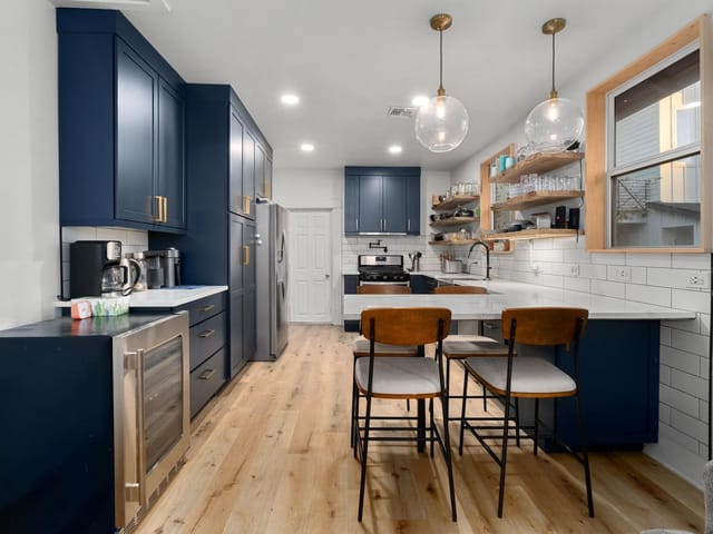 911 Valdez ST