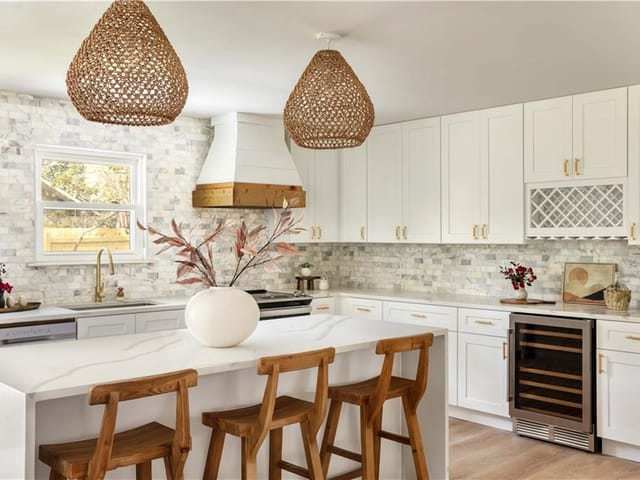 9114 Balcones Club Dr