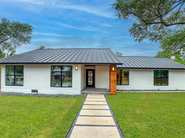 9119 Balcones Club Dr