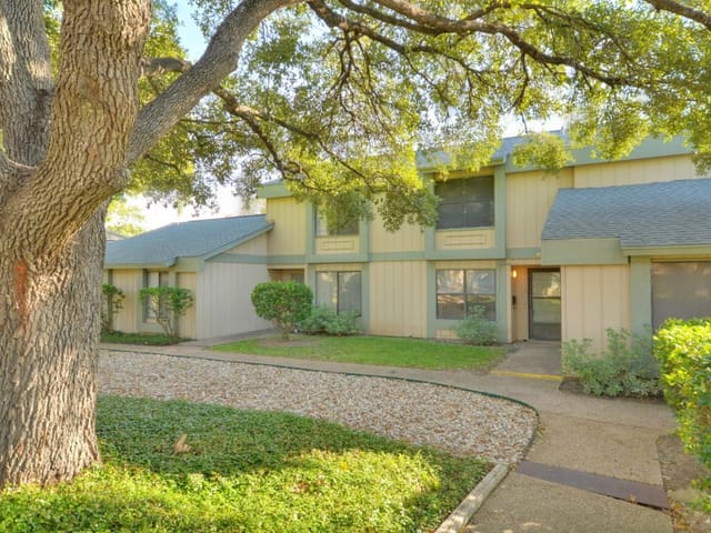 912 Silver Quail Ln
