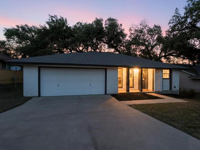 912 Speer Ln
