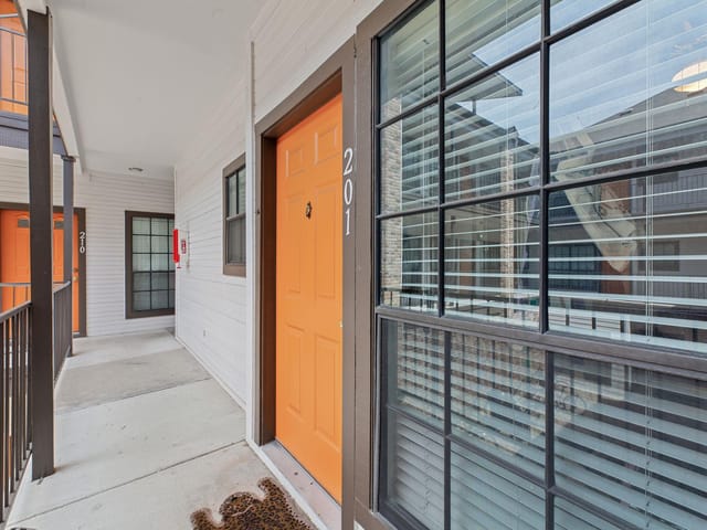 912 W 22nd St Unit #201