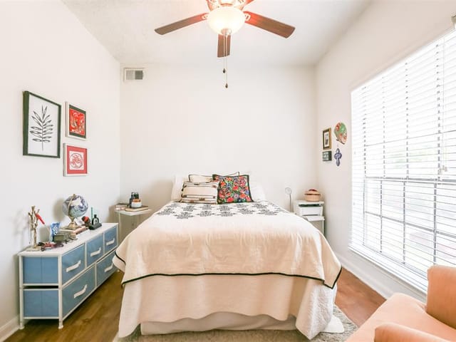 912 W 22nd St Unit #202