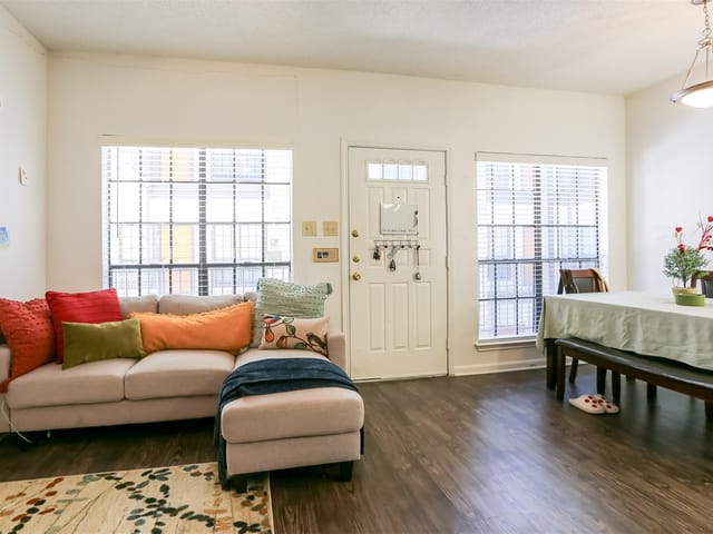 912 W 22nd St Unit #204