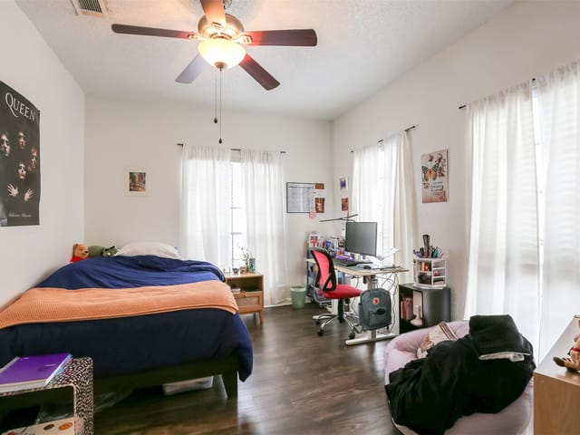 912 W 22nd St Unit #207
