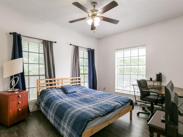 912 W 22nd St Unit #210