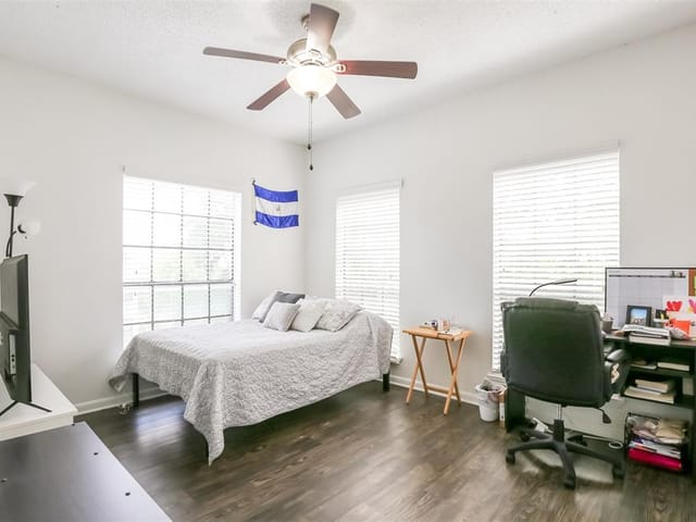912 W 22nd St Unit #302