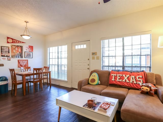 912 W 22nd St Unit #303