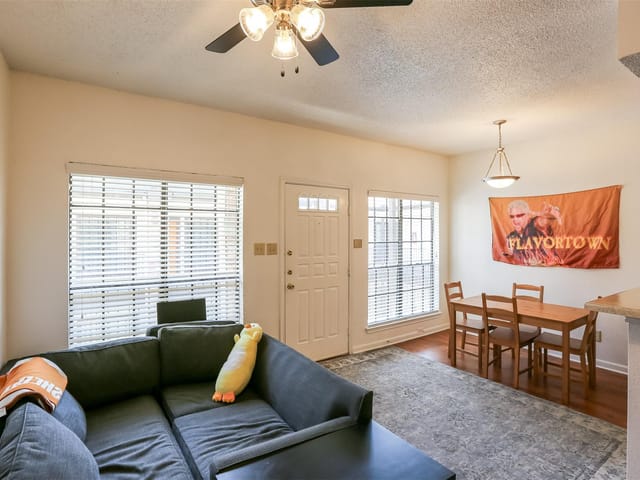 912 W 22nd St Unit #304