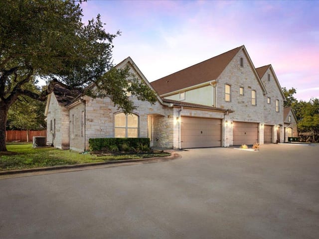 9122 Balcones Club Dr Unit #9