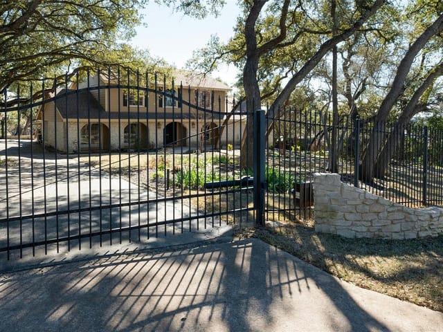 913 Castle Ridge Rd