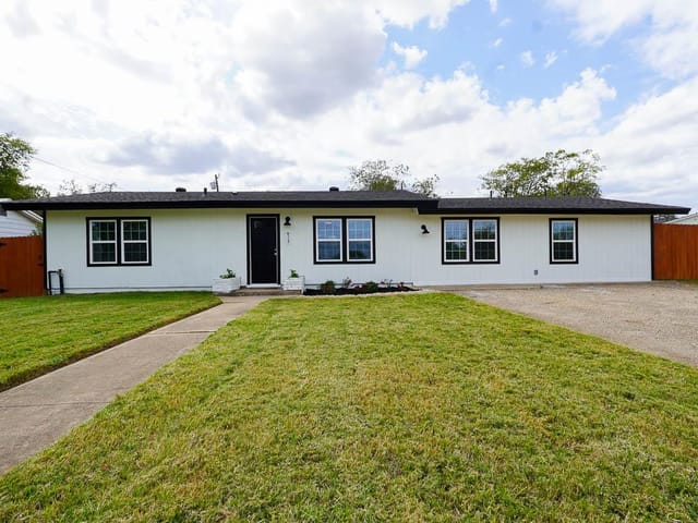913 Hander Ln