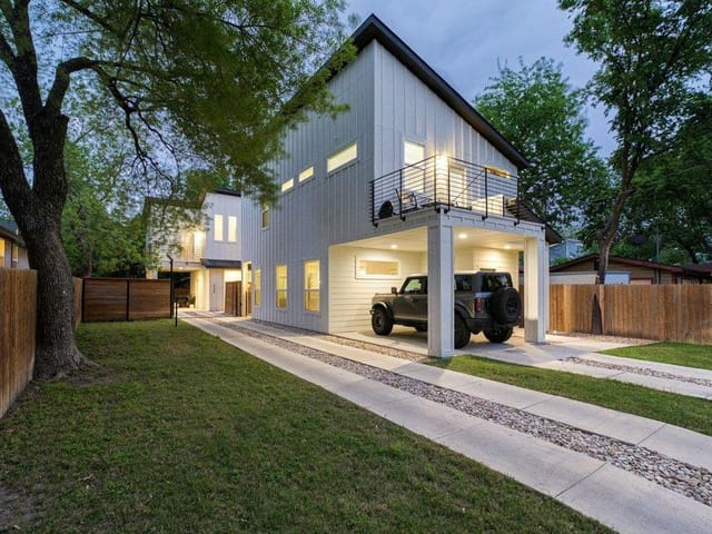 913 Valdez St Unit #A & B