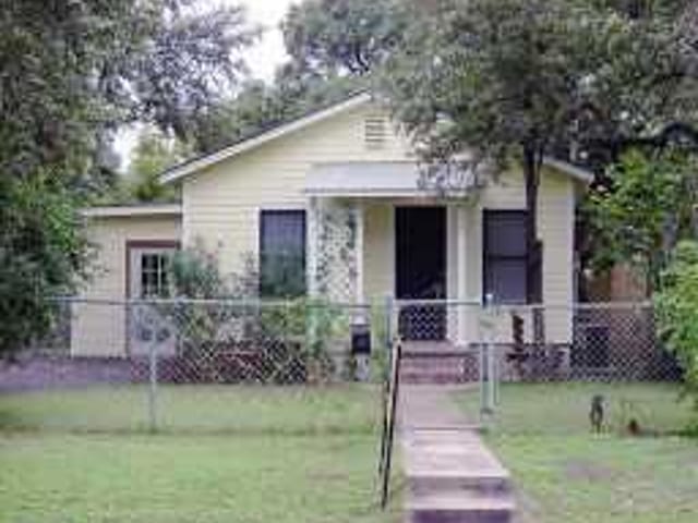 913 W LIVE OAK ST